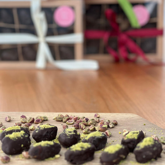 Dates_with_Pistachio_Butter_Dark_Chocolate_12pcs_1